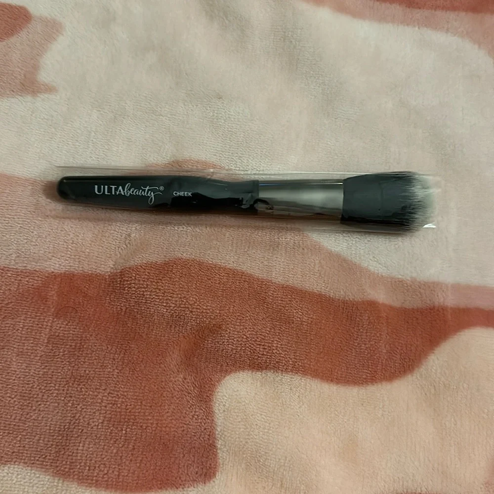 Ulta Beauty Cheek Brush